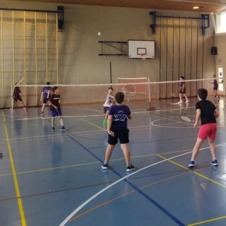 Les entraînements juniors sont terminés pour cette saison !
Ici, les petits s'en donnent à cœur joie lors du tournoi de fin d'année scolaire vendredi il y a 10 jours.
Bonnes vacances à tous !
#tournoi #badminton #juniors