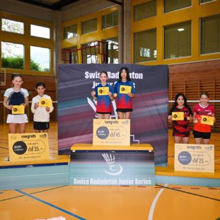 Il y a une semaine, le club accueillait près de 180 jeunes joueuses et joueurs de tout le pays dans le cadre de l'édition 2024 de son tournoi SBJS. Du sacré niveau et beaucoup de jolis matchs se sont déroulés dans une atmosphère comme on les aime 🥰 On espère que vous avez apprécié autant que nous et on se réjouit déjà de vous retrouver l'an prochain 🏸 Merci à nos partenaires pour leur soutien @swissbadminton fondsdusportvaudois @vevey_officiel 🙌 Crédits 📸: Siméon Rüfenacht / @vincemauroux