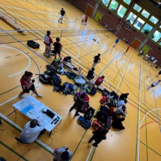 10 équipes accueillies par le @bcvevey hier lors des playoffs vaudois des championnats interclubs de 3ème et 4ème ligue gérés par l'Association Vaudoise de Badminton 🏸 Bravo à tous les clubs représentés @luc.badminton @badminton_club_orbe @badminton_club_yverdon @bc_morges BC Belmont et BC Vufflens-la-Ville