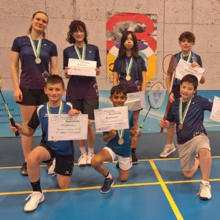 🔥🔥 Juniors on fire 🔥🔥 Superbes performances réalisées par nos jeunes lors du Master Vaudois 2024 du Circuit Juniors avec 3 filles et 4 garçons médaillés! Bravo pour ces succès, vous rendez le club fier 🙌🏻 Et merci aux entraîneurs @theophileschorer @uvarov_uba et @anhquy15 pour leur travail au fil des saisons qui permet de développer la relève de demain 👊🏻 #veveybadminton #badmintonlife